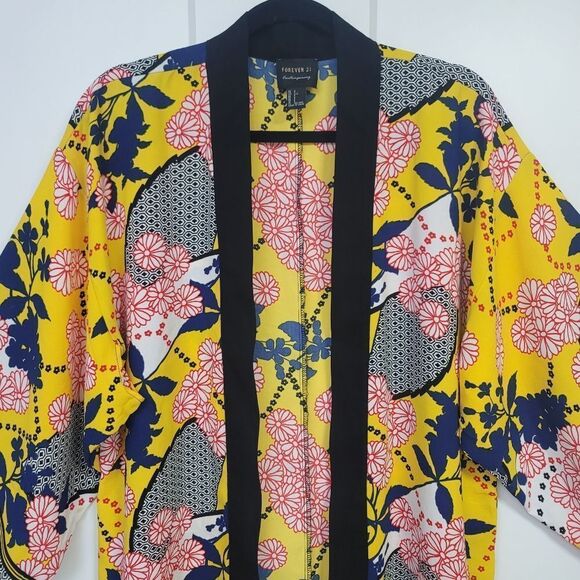 Forever 21 Contemporary Yellow and Black Floral Kimono Robe, Small - Picture 4 of 9